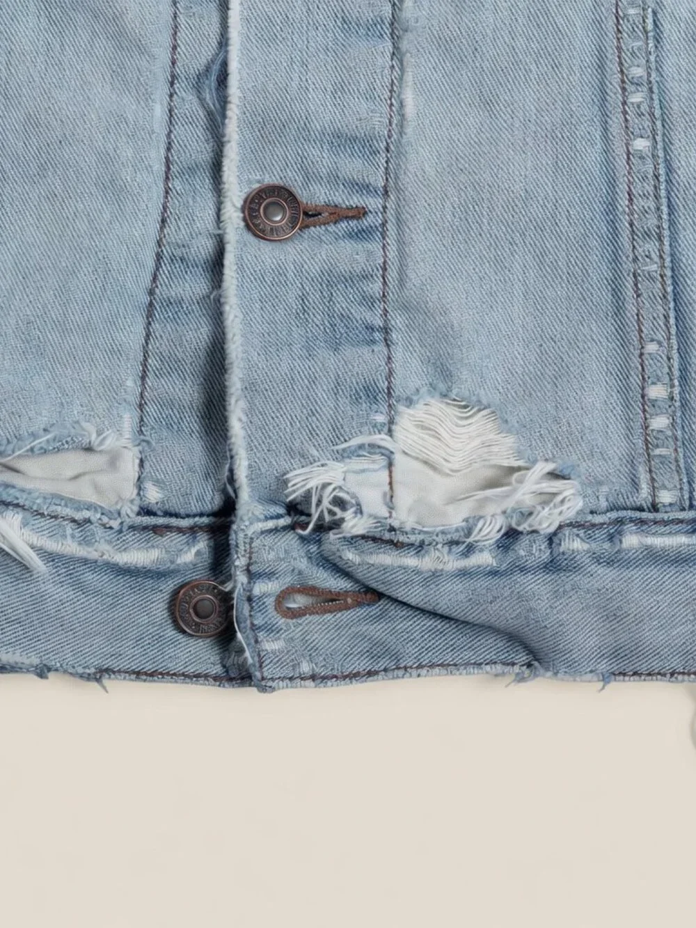 Vintage Y2K Levis 70507 Distressed Thrashed Denim Trucker Jacket Mens M Light - Picture 2 of 6